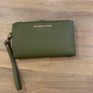 Michael Khors wallet wrist clutch